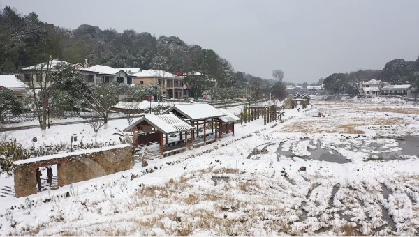 【瞰美·益阳】初雪下的清溪村，银装素裹宛如画
