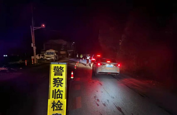 12月以来，桃江交警查处交通违法500余起