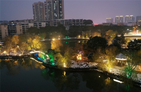 益阳秀峰公园夜晚图片图片
